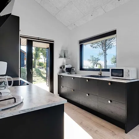 펜션 New Summer House From 2021 With Sea View Millinge